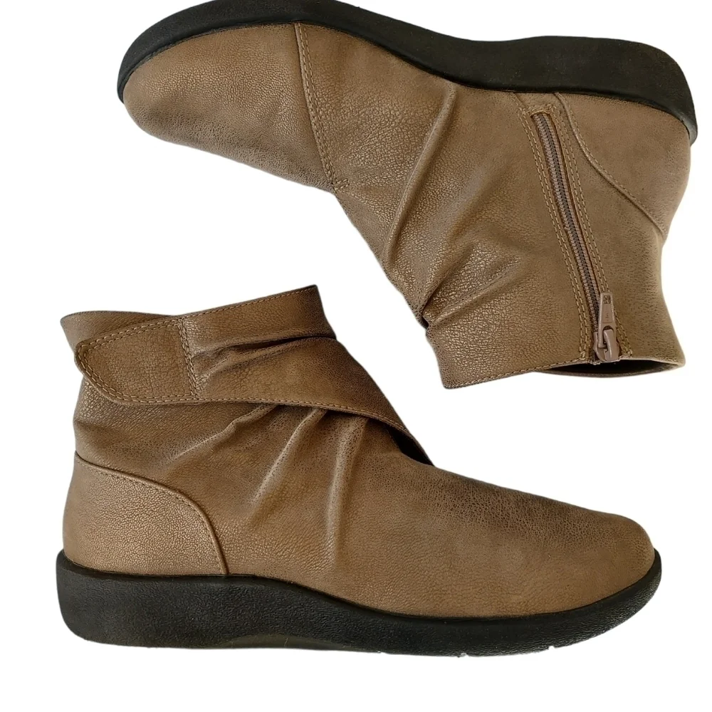Clark's Cloudsteppers Sillian Tana Ankle Boots Ruched Size 8 Comfort Booties
